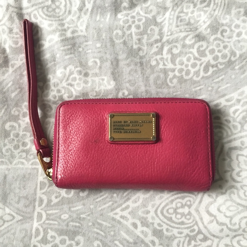 Marc by Marc Jacobs Q wingman wristlet